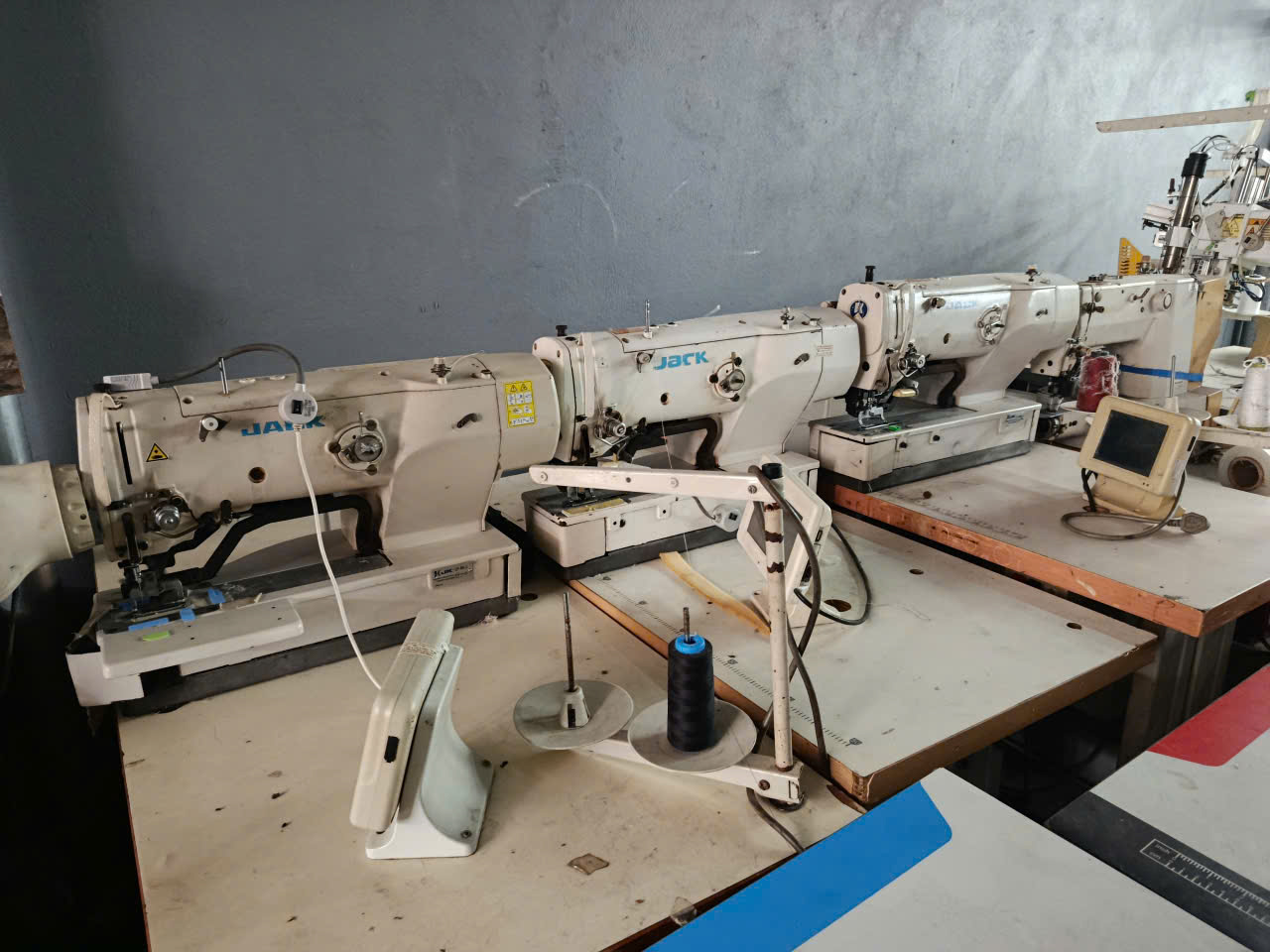 Máy may thùa khuy bằng jack điện tử - Ảnh 2