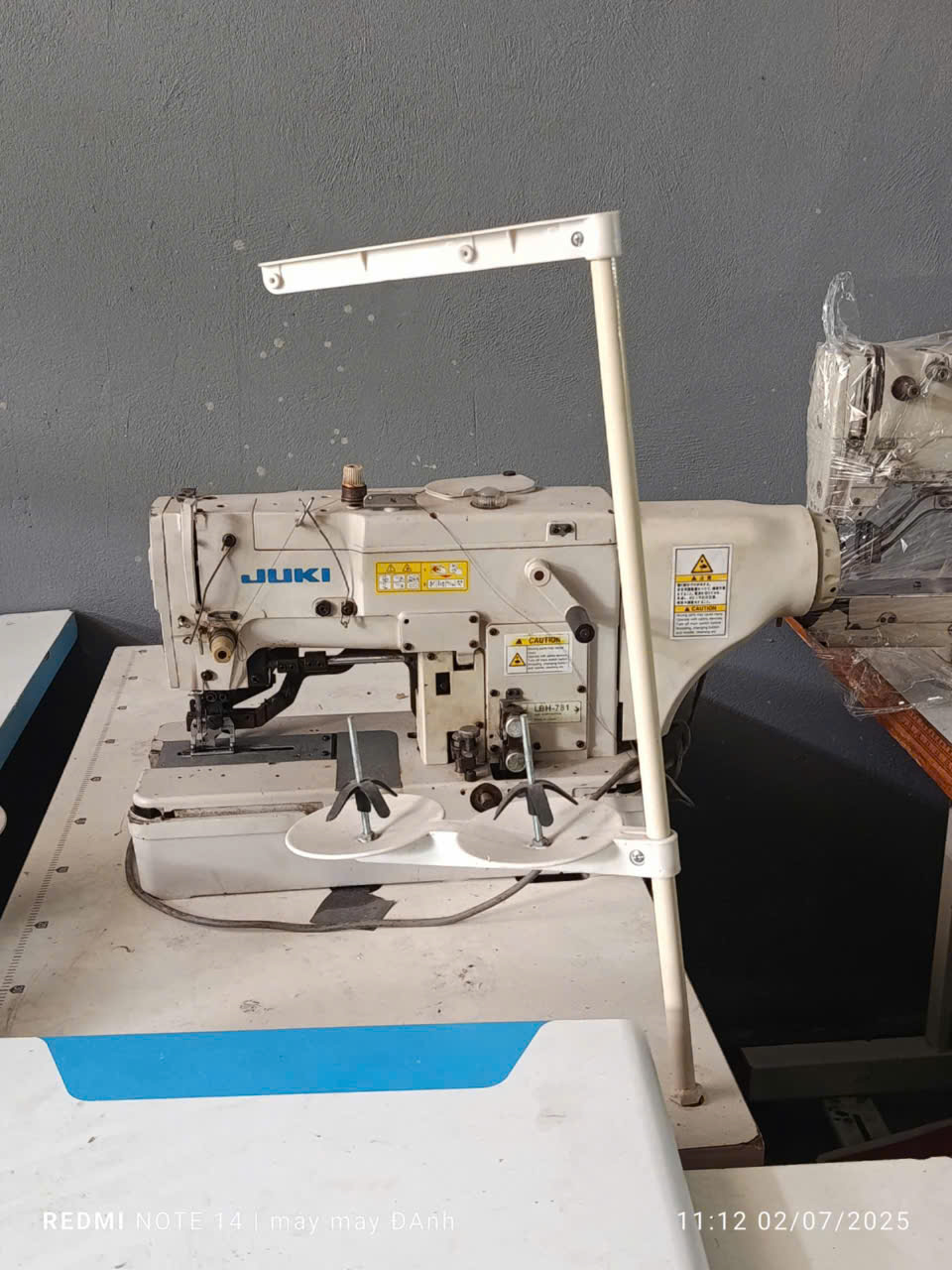 Máy may khuy đầu bằng juki